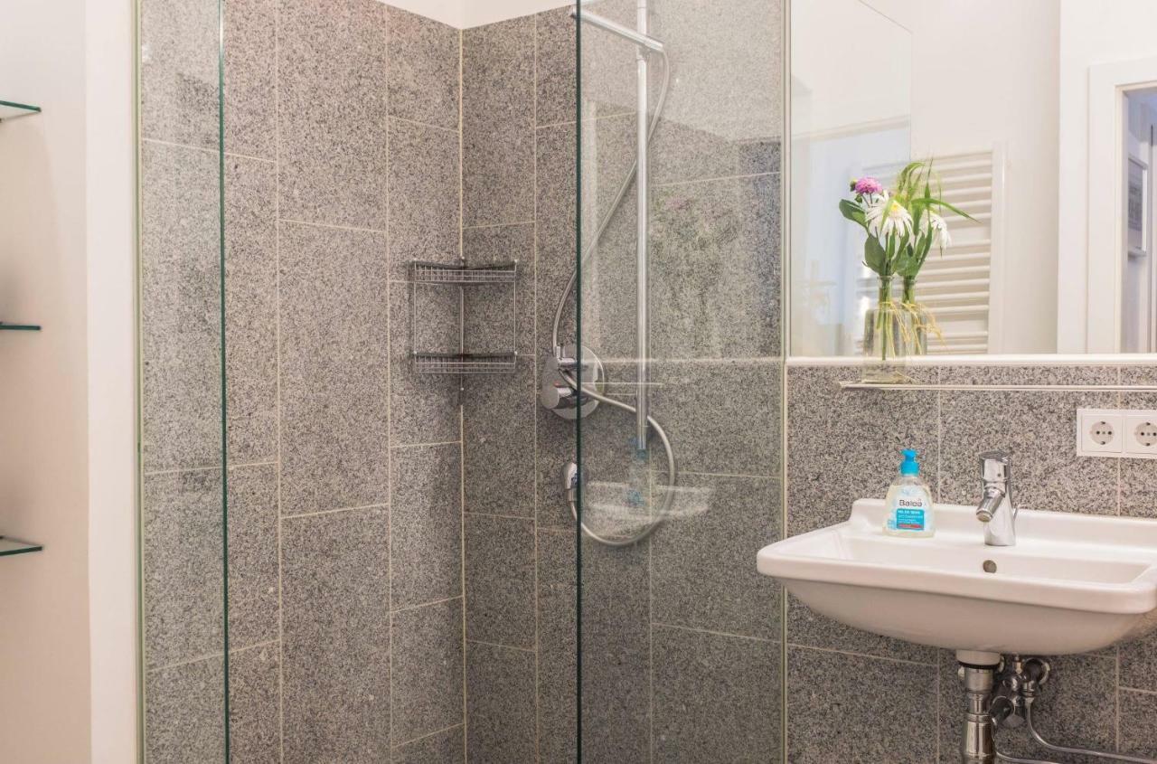 Spacious Old Town Luxury Apartment Линц Екстериор снимка