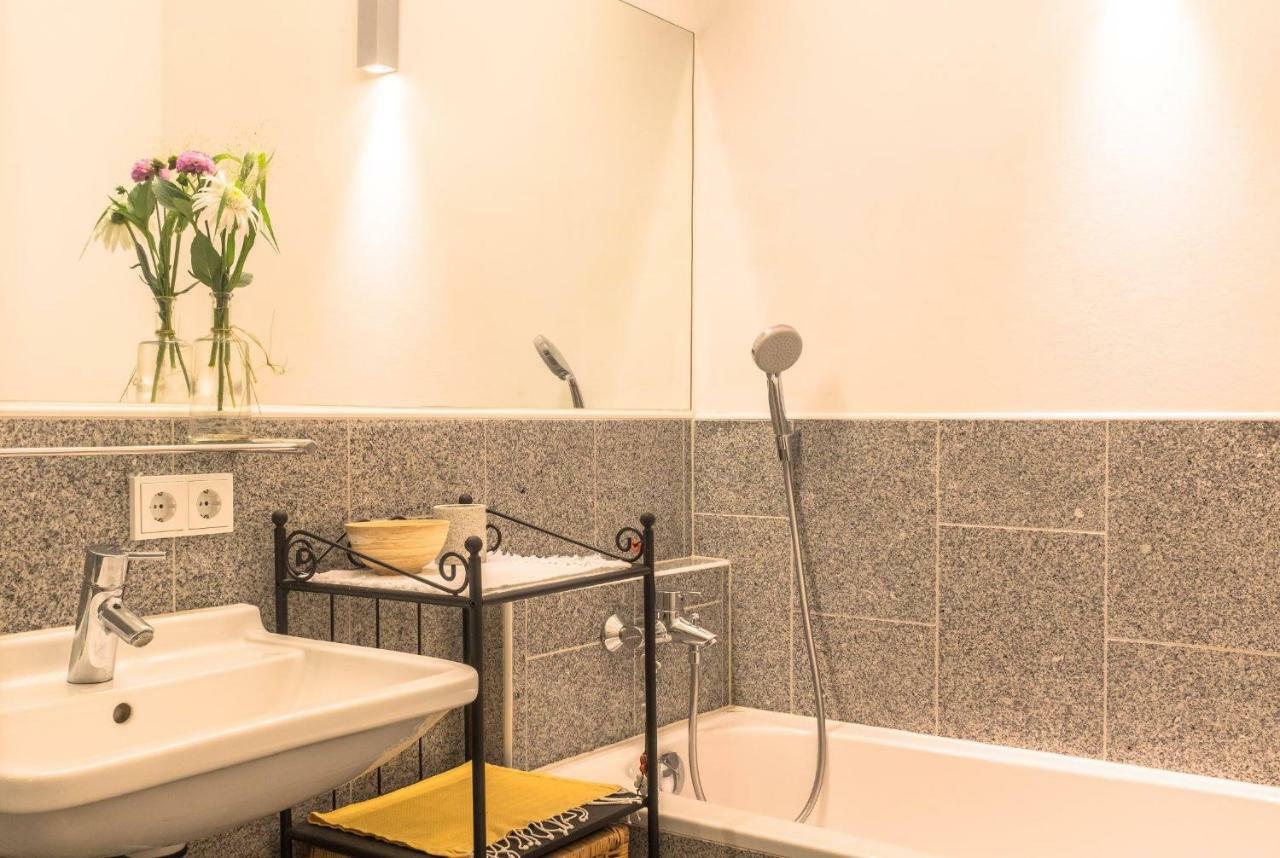 Spacious Old Town Luxury Apartment Линц Екстериор снимка